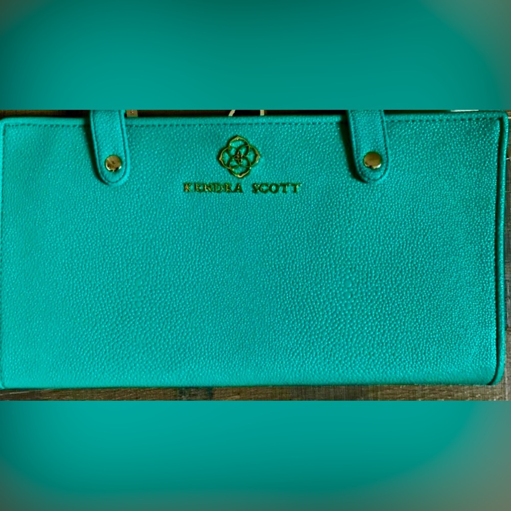 Kendra Scott jewelry travel bag, turquoise, great used condition.